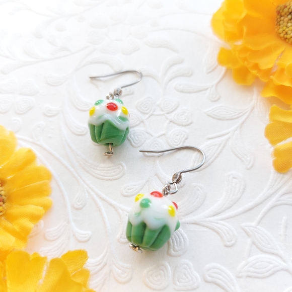 Cute and colorful glass cupcake earrings - Picture 2 of 7